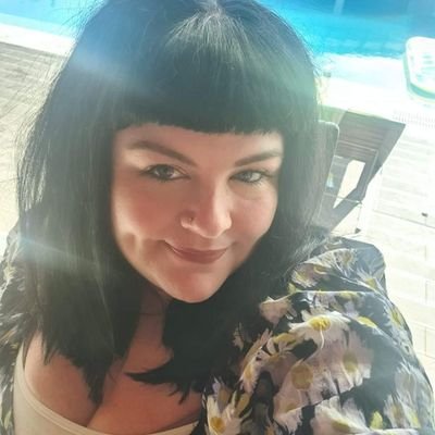 feefeehona's profile picture. Bookseller