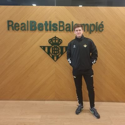 Ciencias del Deporte (CAFYD): @CuSanIsidoro 📚🏃🏼
Técnico Superior en actividades físicas y deportivas 👨🏼🎓
Aprendiendo en @RBetisCantera 📊⚽
