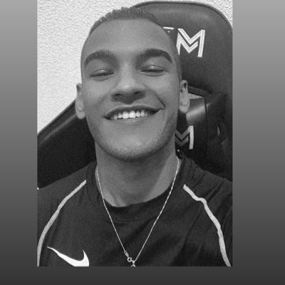jhowtrajano's profile picture. 👾👾