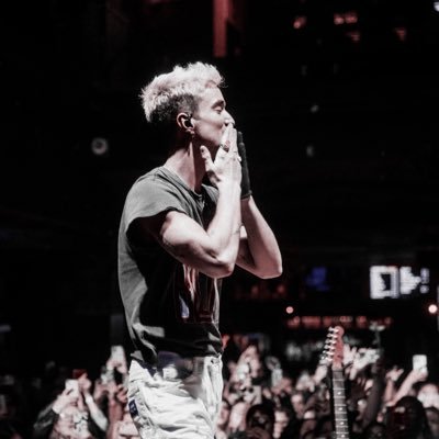 wdwontour's profile picture. Updates on ✩ Solo Projects ✩ #IntroducingDanielSeavey Tour ➣ DMs are open so please contact us with any questions!