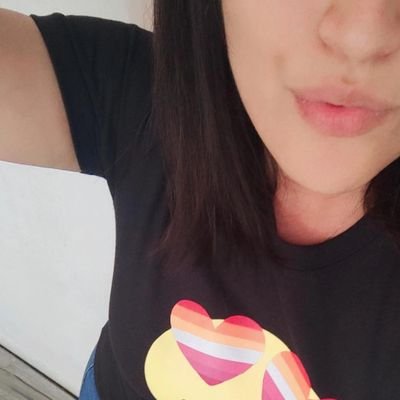 Ella es el sol, yo soy la luna también la amo pero esa es otra historia.... soy como cenicienta pero sin el principe..