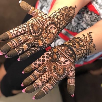 Professional mehendi artist world wide available for booking and classes available Cont_9650241138