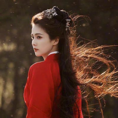 满地黄花堆积。憔悴损,如今有谁堪摘?