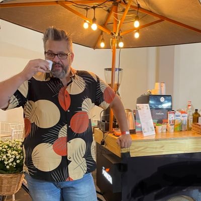 josetalebneto's profile picture. Not only but also. 🚩🇧🇷🇵🇹 Pai da Sophia e da Brenda, tutor de 4 gatos e fã de Reality show, futebol e café.