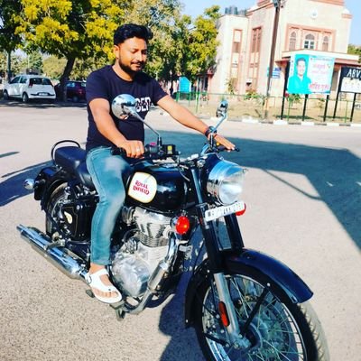 मेहनत करते रहिए,
आज हँसने वाले,
कल तालियां भी बजायेंगे!