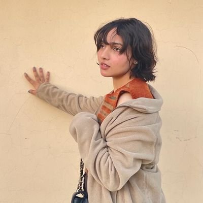 yaarlaraib's profile picture. Faiz mera pehla pyar or Jalib akhri.

@lifeatlums