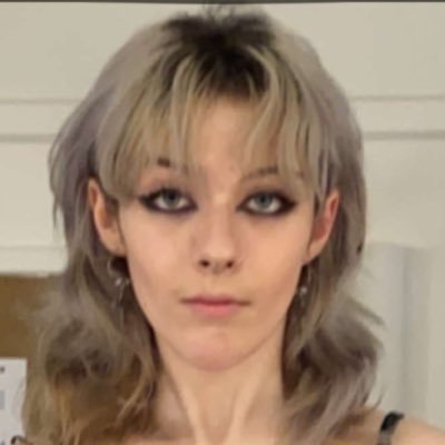 19. on question time once, now a “commie sket.” prefers lenin adjacent girlboss. @cambridge_uni undergrad. views my own!
hmu: contactameliamcd@gmail.com