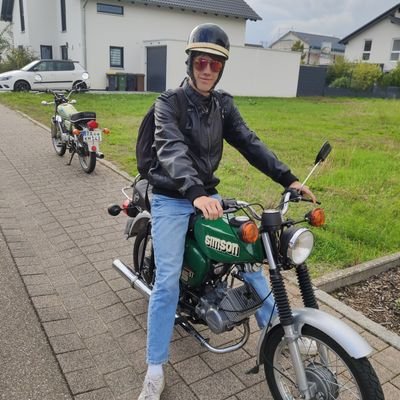 aron_e8's profile picture. 