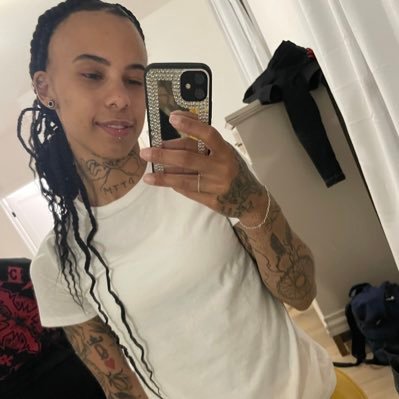 STRAP GODDESS OF THE *D(M)V* LESBIAN CONTENT CREATOR!! 🏳️🌈💕. ( I DO NOT DO ANY B/G CONTENT ) IM THE PAPPY!