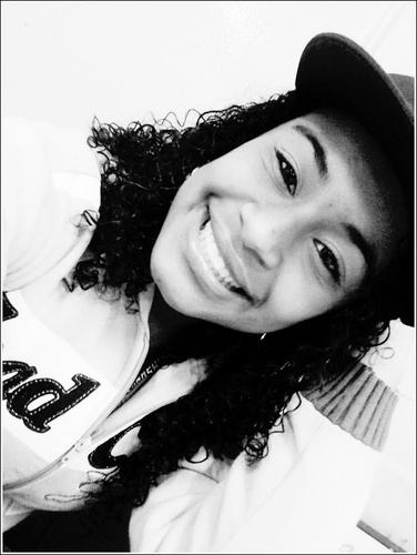 Chata, Enjoada , Legal , Linda, Inteligente , Marrenta , Chorona , Estressada, Carente , Carinhosa & Corinthiana . s2222 *