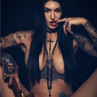 Christena Queen (@menaamoo) Twitter profile photo