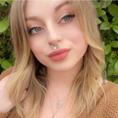 __sativadivaa's profile picture. looking for lunch in all the wrong places.