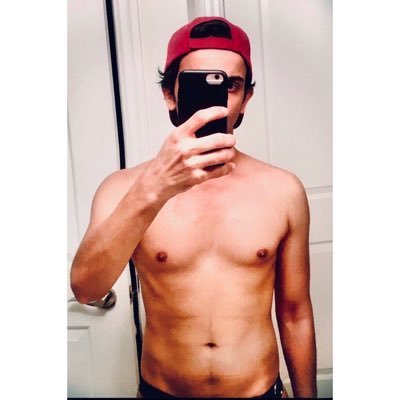 wildbeastling's profile picture. 18+ NSFW . Toronto🇨🇦! #teambottom. DM! 💫 . snapchat 👻- wildbeastling