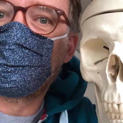 He, deutlich Ü50, was mit Computer, was mit Musik machen, liebt Menschen, gutes Klima, gutes Essen, gute Entspannung. Erschöpft! Relativ glücklich vergeben