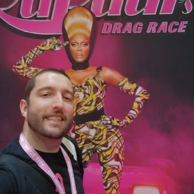 Live in the city of Norwich in the UK, 41 now boo hoo oh well better with age I say, massive Rupaul drag race fan and love to travel...2nd home in LA lol