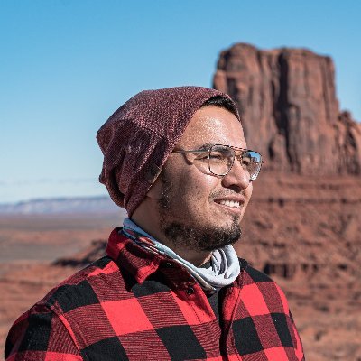 Product Designer @platzi - Del desierto 🏜 tomo fotos y las guardo en un disco duro que no verá la luz 📷 y correteo atardeceres.