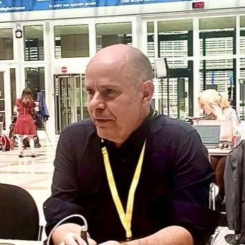 Ex-Delegado de EL PAÍS en Bruselas / Former EU bureau chief for El PAÍS. Autor de ¿Qué está pasando? (Deusto).