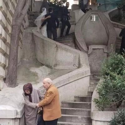 یک شهروند کاملاً معمولی و ساده/
از کلیه کامنت هایی که در ذیل یا اشاره به پست هایم منتشر میشود برائت می جویم.