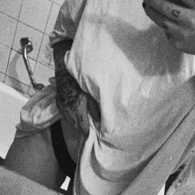 xLIVExSOULx14's profile picture. -23 / neu auf twitter / wenn du interesse an fußbildern oder sonstigen fußcontent  und geld für regelmäsig bilder investieren willst dann melde dich 🔥#füße