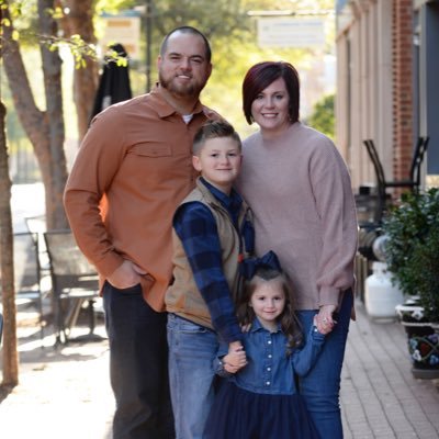 DHS OL Coach ⚓️Go Ads! @danvilleadsfb |Associate Pastor|Christ Follower|Servant|Husband to the beautiful @katienewt824|Father to 2 awesome kids|BLESSED!