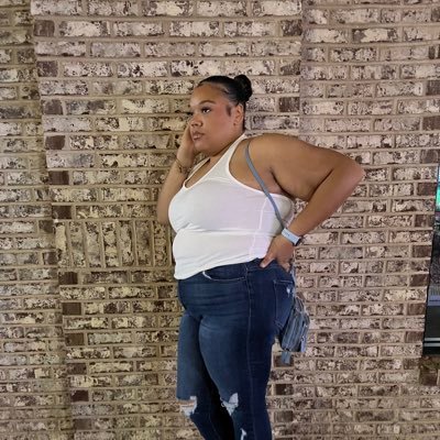 She sweet as brown sugar with the candy yams🍭🍦💃🏽📽🕺🏽💋 manifest and finesse 💡. Protect your inner G . Protect your energy🛐