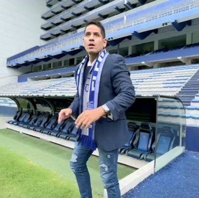 Periodista deportivo, y también hincha del @csemelec, EN LA VIDA NO HAY QUE SER HIPÓCRITA, LA FRONTALIDAD CON LA VERDAD SIEMPRE. GLORIA A DIOS.