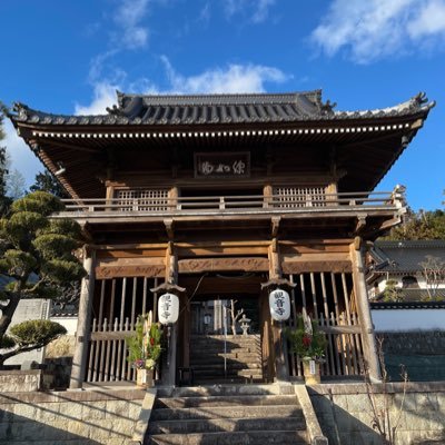 岡山県北の天台宗寺院です。1150年の歴史を紡ぎます。境内には県下最大の前方後方墳『植月寺山古墳』があります。