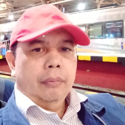 Seorang hamba Allah, ayah, suami, kepala rumah tangga (Commander In Chief) + praktisi manajemen, pendidikan & telematika yang mencoba merunduk di ladang ibadah