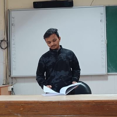 भले साज़िश से गहरे दफ़्न मुझ को कर भी दो पर मैं,
सृजन का बीज हूँ मिट्टी में ज़ाया हो नहीं सकता...🌱
