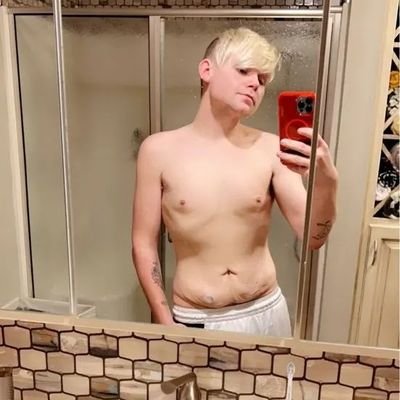 I'm a fun submissive bottom and I'm wild let's have some fun..