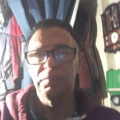 Soy divertido alegre y espero aquí encontrarme con algien y ser feliz