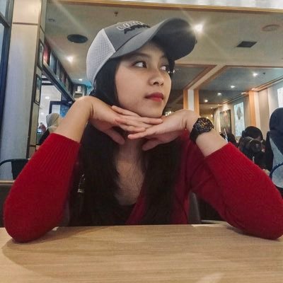 whineeeky's profile picture. 