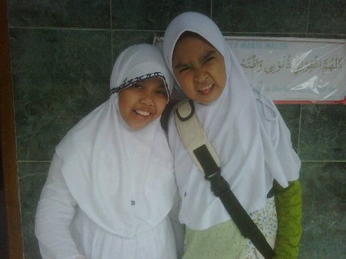 zahra_elmoo's profile picture. I love my family and ALLAH.You can follow me! And I heart @mrezanugrah because he is handsome boy! you follow i'am follback... . you want follback? just mention