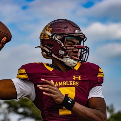 Loyola Academy ‘24 | QB | 6’1” 195 lbs