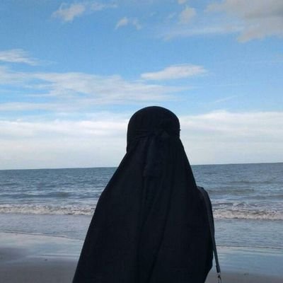 itsmezakiah_'s profile picture. وَاسۡتَعِيۡنُوۡا بِالصَّبۡرِ وَالصَّلٰوةِ ‌ؕ 
Dan mintalah pertolongan dengan sabar dan shalat (Q.S Al- Baqarah :45)