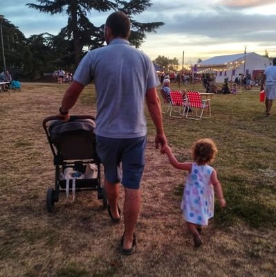 Papá de Helena....Agrónomo y Productor - Fan del Angus Colorado, entre otras yerbas