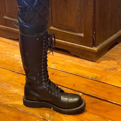 FaerieinLeather's profile picture. xxxxx vvvvv wwwww