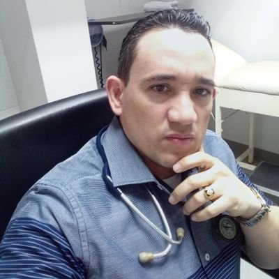 Médico especialista en Medicina Familiar y Cominitaria, Diplomatura en Diabetologia y Nutrición/Obesología y dietoterapia/Medicina Ocupacional/Gerencia en salud