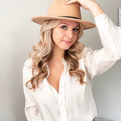 cait_conley's profile picture. Insta: caitconley | nurse 💉