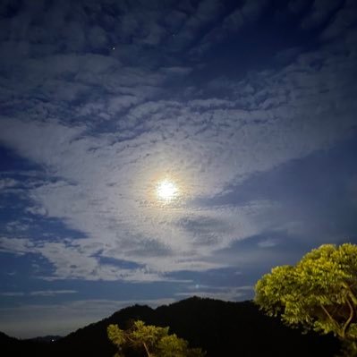 ajengpu's profile picture. Ambivert. Love all about the 90s and part of #teamsheldon. Doing my best. For my best. Opinions are my own.