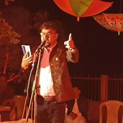 মই ভূপেনদাৰ গীত গায় ভালপোৱা মানুহ......
মানুহৰ গান গায় ভালপোৱা মানুহ......
স্বদেশ আৰু স্বজাতিক ভালপোৱা মানুহ......