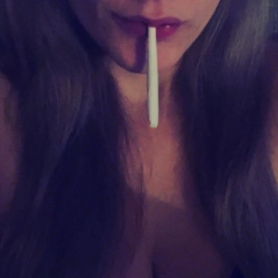 Daniellasmok_'s profile picture. Go to check out my link💋 something spicy 🌶️ for you 😊😊☺️UK. Love driving, gamaing, music and making smoking videos! 🤪