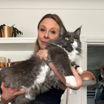 cat_mum_Kat's profile picture. Roblox username velokat82 I like cats, cycling, crafts and playing psx 🌱