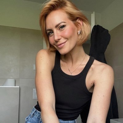 Independent, free-think woman, loves positive energy