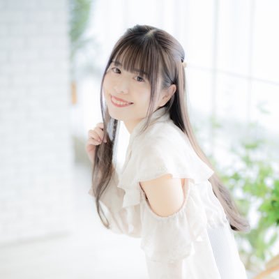 e_m_a_0307's profile picture. のんびり被写体🐰🎀 ふんわり明るい写真が好き＊ 清楚でかわいいのも、色っぽくて大人なかんじも…＊
