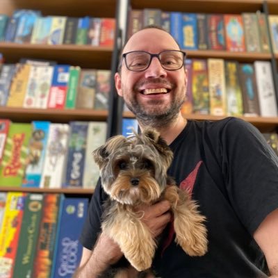 Mestre em Engenharia de Software. Colecionador de jogos de tabuleiro. Também interessado em política e literatura.