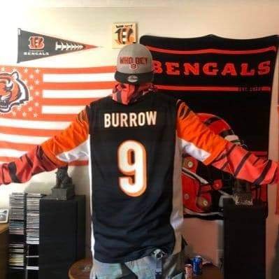 @Bengals @reds @buckeyes die hard fan, Kentucky resident, running with a hatchet, animal lover, married 🧡 #WHODEY
