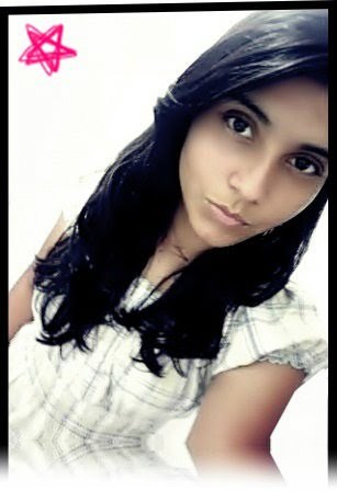 Muito alegre, muito folgada, muito escandalosa, muito bagunceira, muito preguiçosa, muito estressada, muito carente. Muito Prazer, eu (=