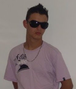 Se falam mal de mim por trás, é sinal de que estou na frente =)