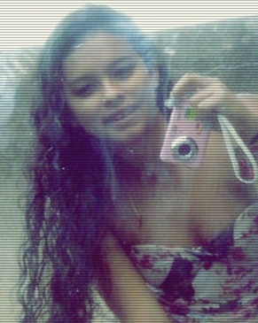'                              Chatta ,ousada,timida e aciima de tudo feliiz =)